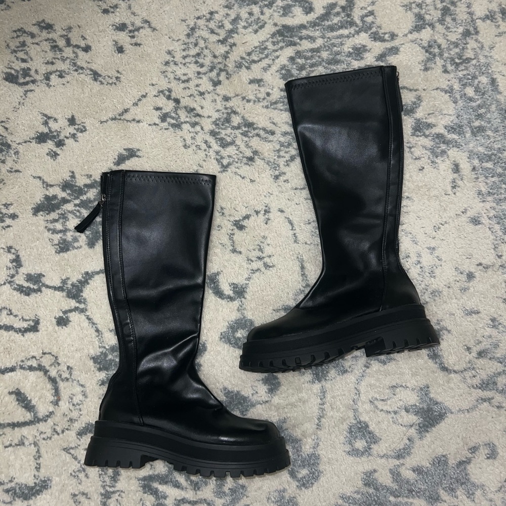 Black Women's Knee-High Boots